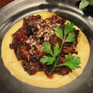 牛ほほ肉の赤ワイン煮込み