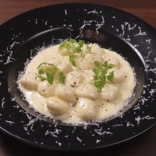 ゴルゴンゾーラと焼くるみのニョッキ