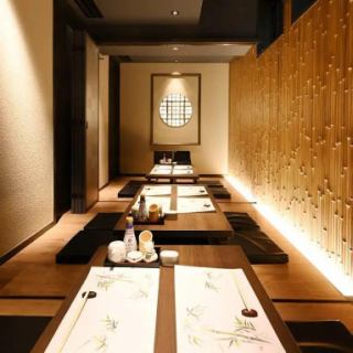 Completely private rooms available.This is a private room with a sunken kotatsu where you can take off your shoes.The chic and calm Japanese modern space is gently lit and is recommended for entertaining or business meetings.Please enjoy your time in a private space.