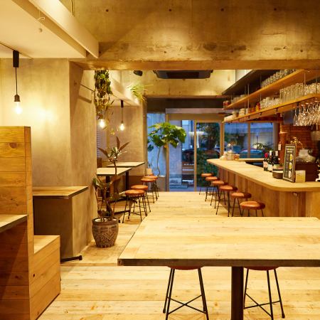 4名様掛けテーブル席　団体さまも大歓迎！テーブルをくっつけて大人数でのご利用も承ります！