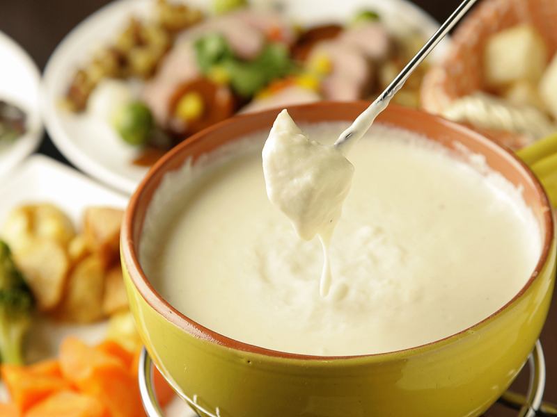 [Rich Cheese Fondue] Cheese fondue that has been very popular since opening ☆