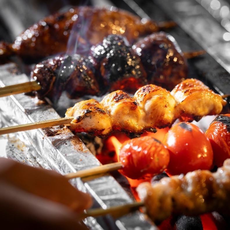 炭火焼きの地鶏が味わえる個室居酒屋！