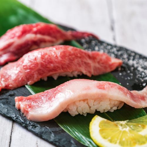 「これぞ肉！」という旨味と柔らかい食感が楽しめる『肉寿司』