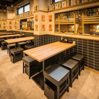 如果您想享受热闹又热闹的氛围，就来本店吧。饮料方面，生啤299日元、柠檬酸酒199日元，价格格外实惠，非常适合酒会！！