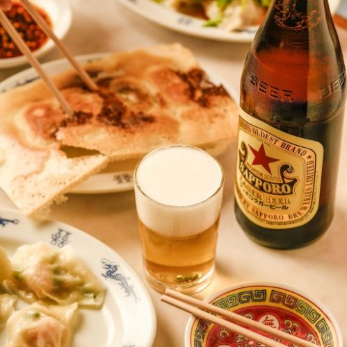 まずはビールと焼き餃子