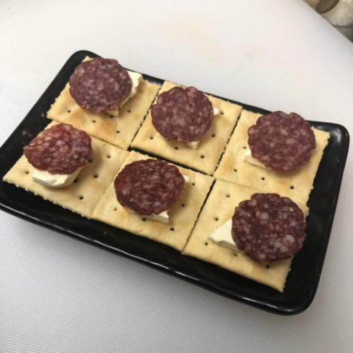Snack cracker cheese