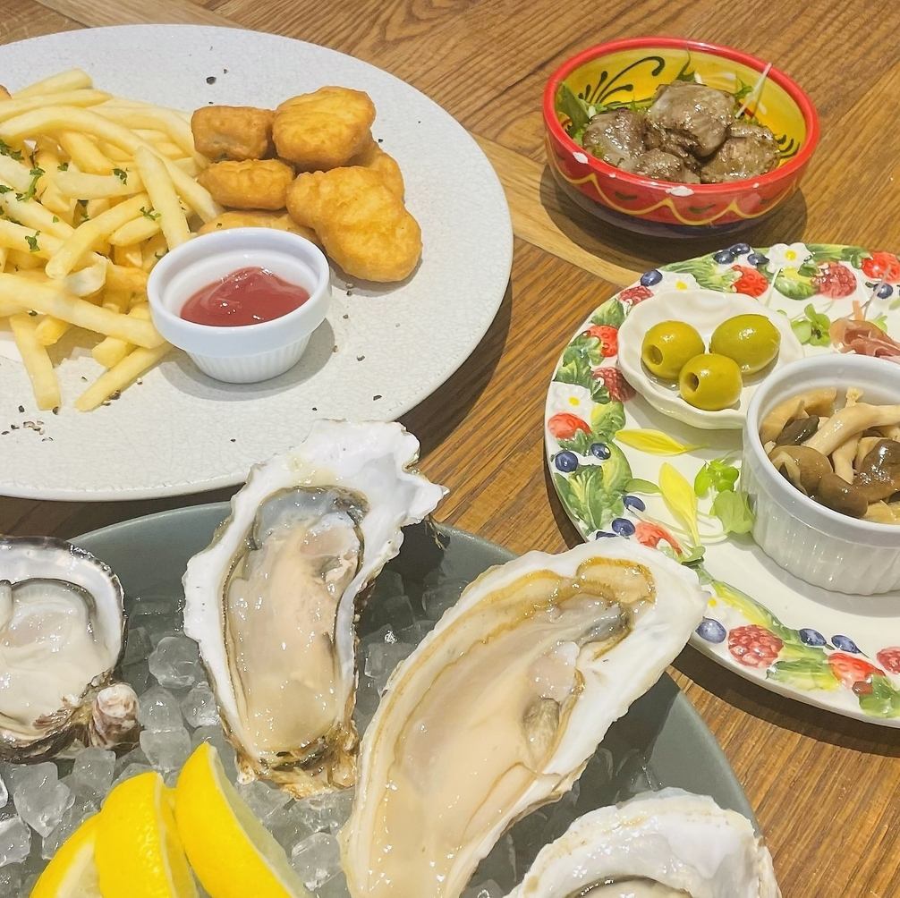 [Right next to Tsukishima Station!] This oyster bar can be enjoyed by both oyster lovers and non-oyster lovers alike.