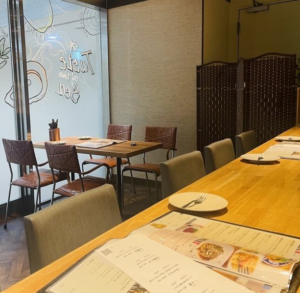 Our spacious restaurant is equipped with counter seats, table seats, and even sofa seats for relaxing. We are here to help you with any kind of drinking party! The interior is also filled with attention to detail! Please enjoy the charm of our restaurant to your heart's content.