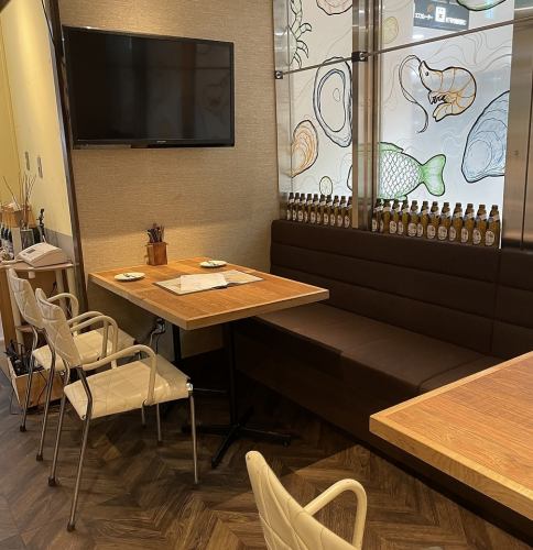 Non-smoking table seats