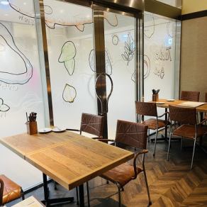 Smoking table seats (electronic cigarettes only) *All seats are non-smoking during lunchtime