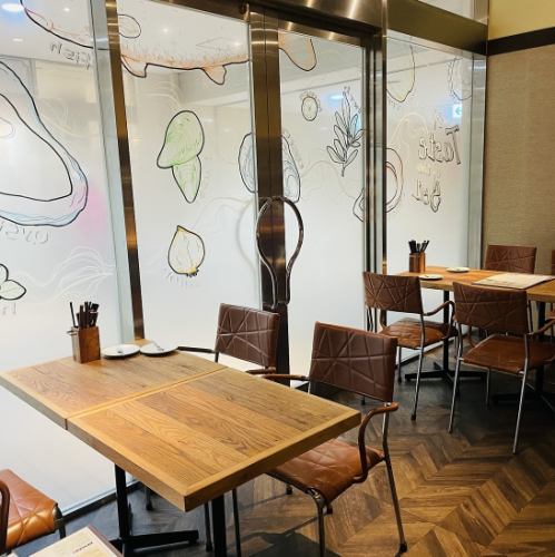 Smoking table seats (electronic cigarettes only) *All seats are non-smoking during lunchtime