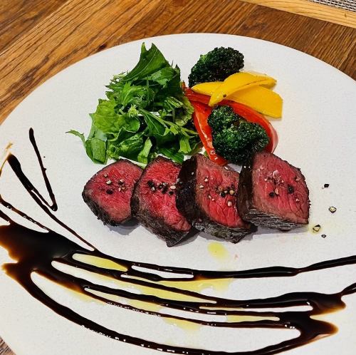 An oyster bar that even those who don't like oysters can enjoy