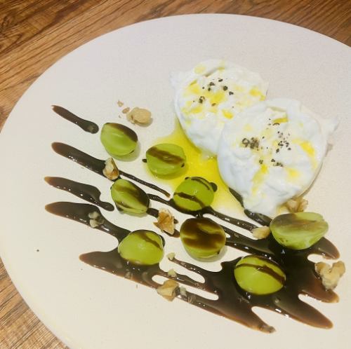 Burrata Cheese and Shine Muscat Caprese