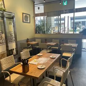 從月島站步行僅需10秒!這個場地最多可容納30位賓客就座或50位賓客站立,適合舉辦私人派對!您可以獨享這個豪華寬敞、裝飾溫馨的木質空間,盡情享受熱鬧的派對,無需擔心周圍環境。請考慮使用我們的場地舉辦公司聚會、歡送會、歡迎會、大型團體慶祝活動以及其他特殊團體聚會!