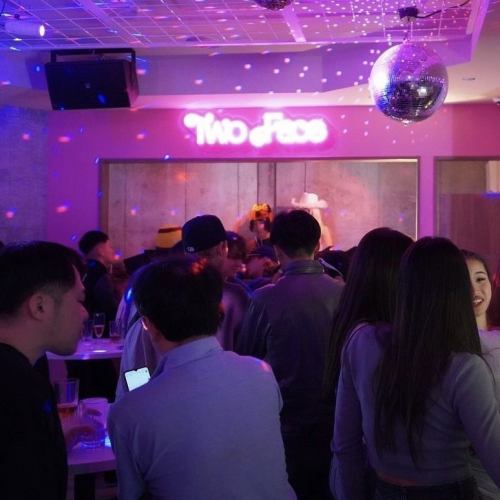 夜はバーに変身