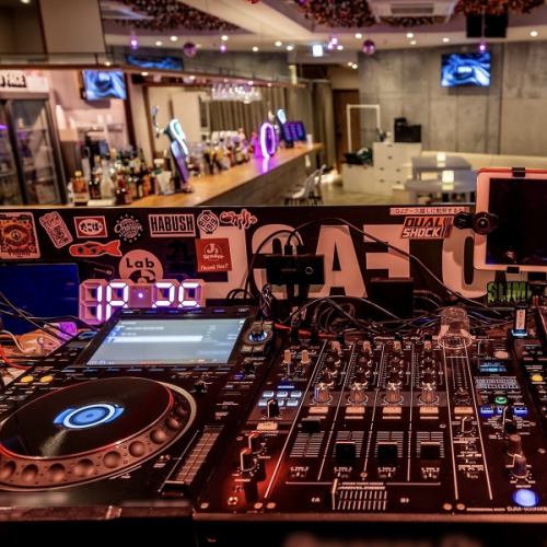 DJブース機材完備！