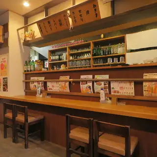 おひとり様でも気軽に入れるカウンター席。最大4名様までご利用可能です。