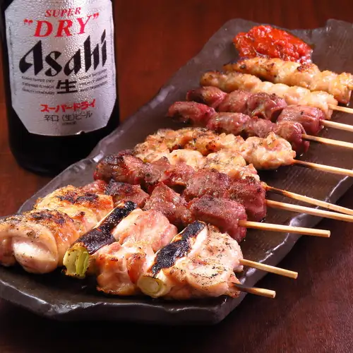 職人技が光る!備長炭で豪快に焼き上げる自慢の【串盛り合わせ 十本盛り】