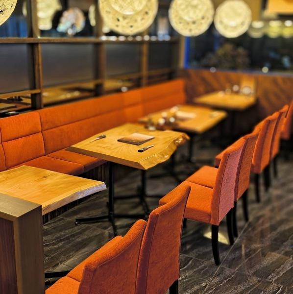 Our restaurant can accommodate small to large groups, making it ideal for a variety of occasions, such as special dinner parties with loved ones, business meetings, and anniversary celebrations.With luxurious furnishings and beautiful décor, you can enjoy a luxurious space that will make you feel like you are in another world.The store is designed to cater for groups, families, and individuals.