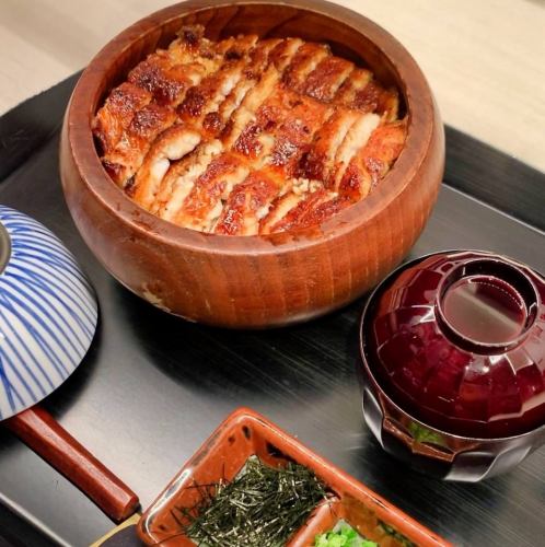 【一度に三つの味が楽しめる♪】うなぎを1匹使用した大満足の上ひつまぶし。