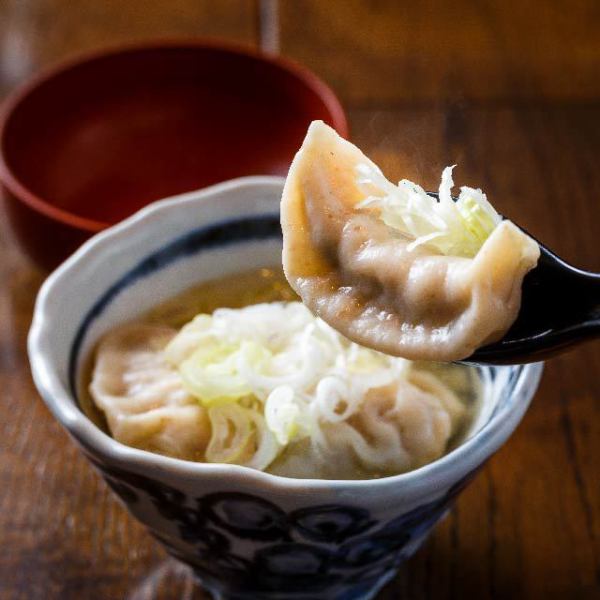 Boiled dumplings that are chewy on the outside and soft on the inside♪