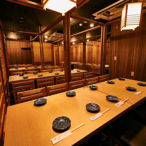 <p>◆貸切承ります◆最大50名様までご対応可能な広々お席!!貸切は150名様まで御利用頂けます。各種ご宴会ご相談もお気軽にお問い合わせくださいませ。 )【旬の炉端焼きと産直鮮魚を47都道府県の銘柄日本酒で 完全個室 黒潮 品川本店】</p>