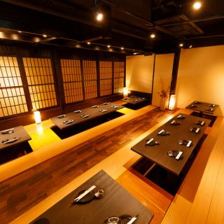 【掘りごたつ席】2名様~50名様までご利用可能です!温かみのある個室の広めのお席。美味しいお料理と美味しいお酒を楽しみながら素敵なお時間をお過ごしください。【旬の炉端焼きと産直鮮魚を47都道府県の銘柄日本酒で 完全個室 黒潮 品川本店】