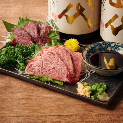 馬刺し2点盛り（赤身・霜降り）