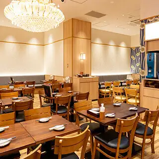カウンター席を4席ご用意してます。