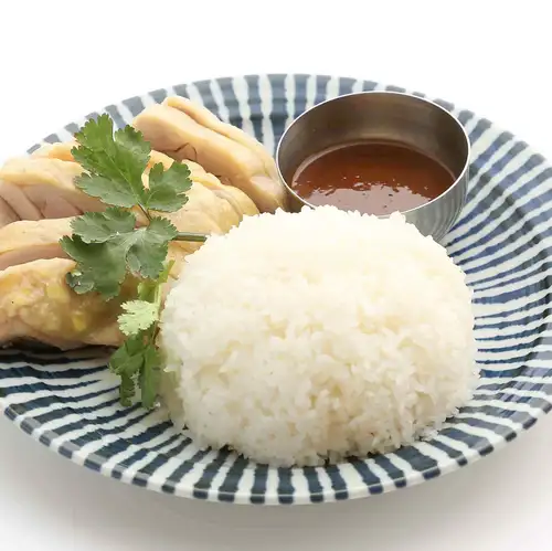 【本場タイも認めた逸品】鶏の旨味が染み渡る、大人気カオマンガイ