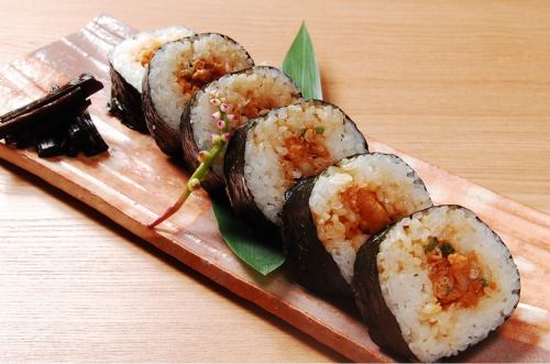 White shrimp tempura roll sushi