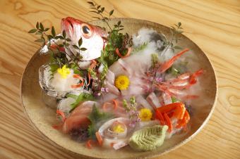 生鱼片拼盘（2人份7种）4,500日元（含税） 生鱼片拼盘（2人份7种）6,500日元（含税）*有石斑鱼、白虾