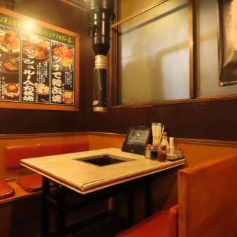 【テーブル席：～2名×2卓】