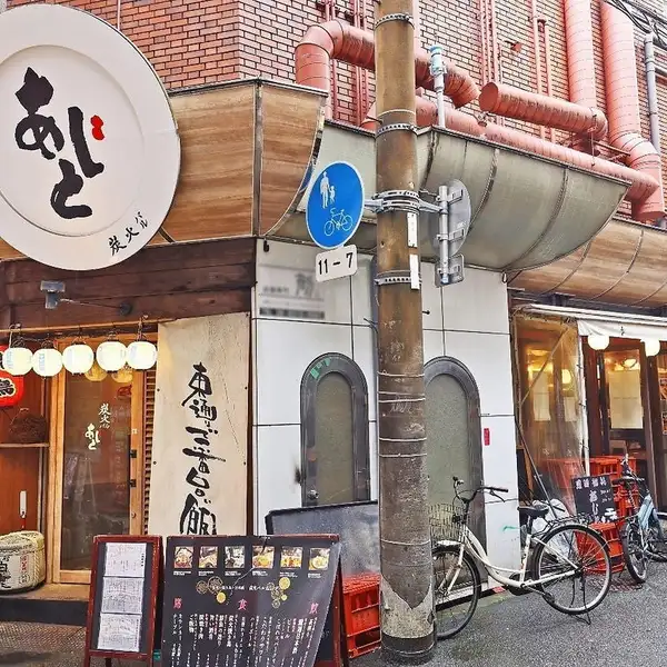 【各線梅田駅からすぐの好アクセス！】大阪で休日のショッピング帰りのお食事やご友人との気軽な昼下がりのお集まりなど早い時間からのご宴会に最適！落ち着いた和モダン空間で昼間から贅沢に日本酒とお肉を味わう至福の時間を存分にお楽しみください♪