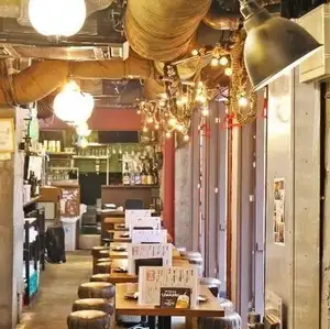 【회사의 환영회나 송별회에!】나무의 따뜻함을 느끼는 테이블석(2~4분×10탁) 나무의 따뜻함을 느끼는 넓은 테이블석은 아늑한 일본식 공간!회사의 환영회나 송별회, 기분 친한 친구와의 동창회 등 어른수로의 다채로운 연회에 최적입니다.