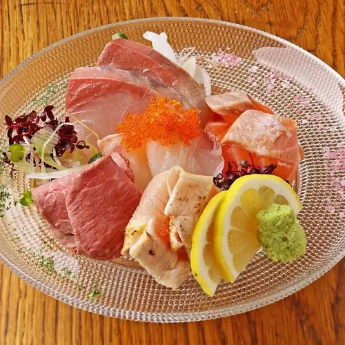 昼飲みもディナーと同じメニューを♪