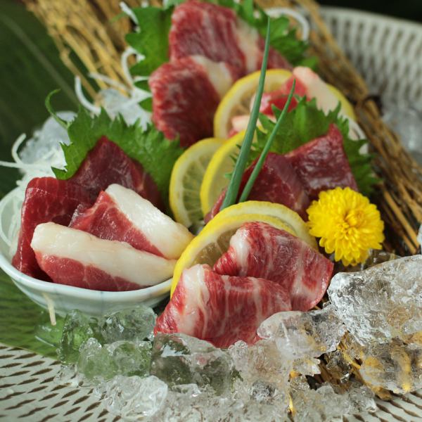 从熊本智子牧场直送的马肉生鱼片非常新鲜，味道鲜美！！