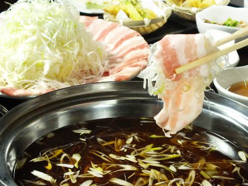 Hakata Negi Shabu is a hot pot that you'll want to eat on both hot and cold days.