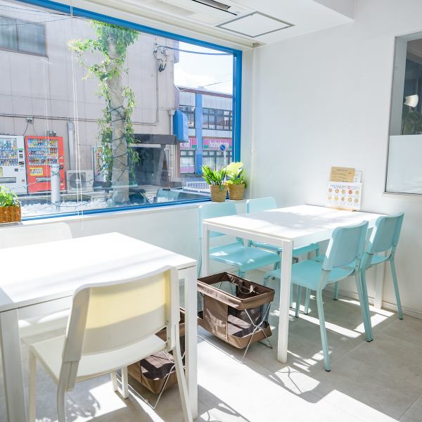 農園の恵みがたっぷりと感じられる本格PIZZAと採れたて新鮮サラダが食べられるお店です。トマト以外に年間約３０品種の野菜を栽培。土作り、苗作りからこだわっており、有機肥料を多く使い減農薬栽培（慣行農法の約３０％削減）を心掛けています。こだわりの旬の野菜は全て店頭で販売しております。