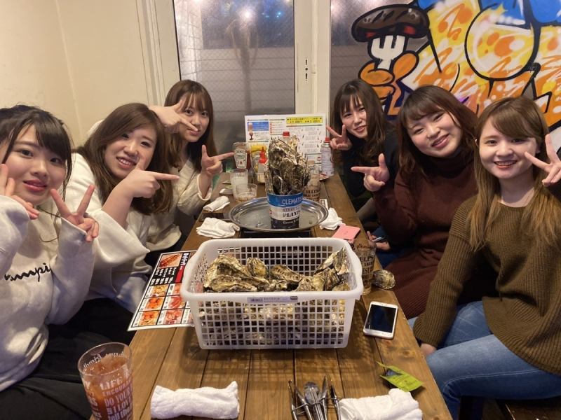 We have many plans to enjoy all-you-can-eat seafood BBQ! We recommend the all-you-can-eat oyster course, which is very popular every year when it gets cold ♪ There are not only terrace seats but also indoor seats, so it's okay if you are worried about the weather and temperature! Try it!
