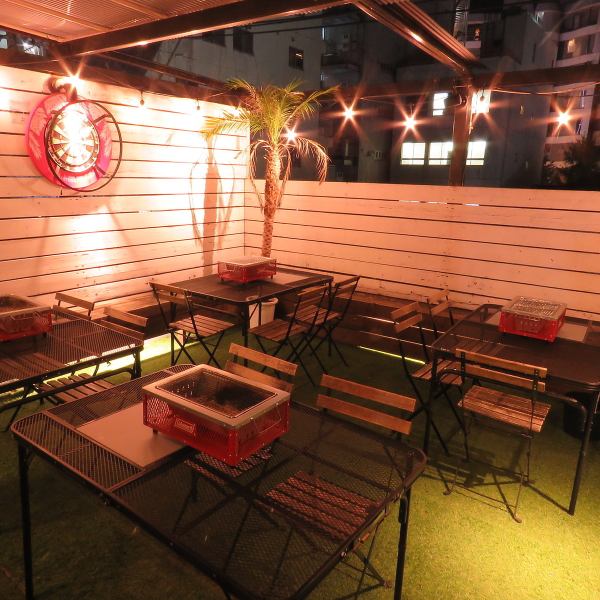 The stylish interior is an oasis where you can forget the noise of the city.You can enjoy authentic BBQ etc on the terrace! Reservation is required! There is a roof so you can rain!