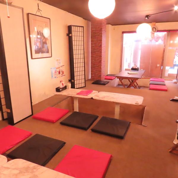 掘りごたつ、テーブル席は結合して20名程度までご案内可能です。店内貸切等各種ご宴会向けにレイアウト可能ですのでお気軽にご相談ください！