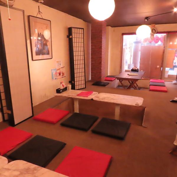 広々ゆったり座れる掘りごたつの席をご用意しております。
