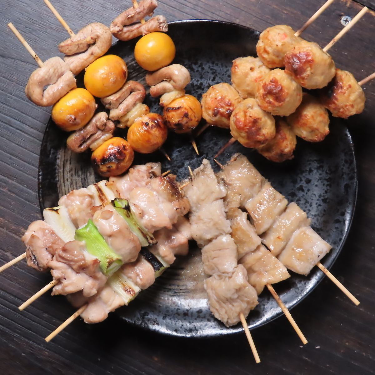 炭火でじっくり焼いた焼き鳥をご賞味ください！