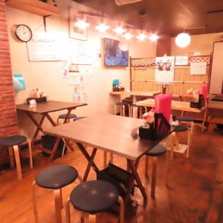Perfect for small groups, after-parties, or a quick drink after work! Please use the table seats.