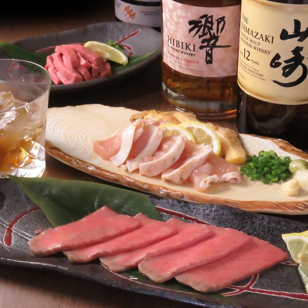 【大人の隠れ家♪】上質な飛騨牛と豊富なウイスキーをご堪能いただけます。カウンター席は、お一人様でも気兼ねなく過ごせる、大人の隠れ家のような雰囲気。デート利用にもぴったりです。テーブル席は、ご家族や親しい友人とゆっくりと食事を楽しめる広さ。様々なシーンでご利用いただける居心地の良い空間です。