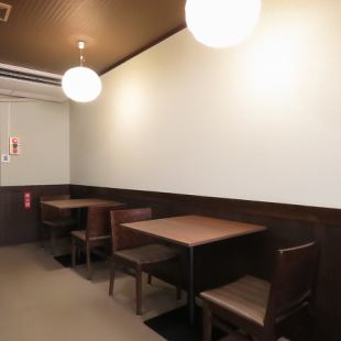 ご家族やご友人と、A5ランク飛騨牛のステーキや多彩な肉料理を囲んで、賑やかで楽しいひとときをお過ごしいただけます。ゆったりとした空間で会話も弾みます。