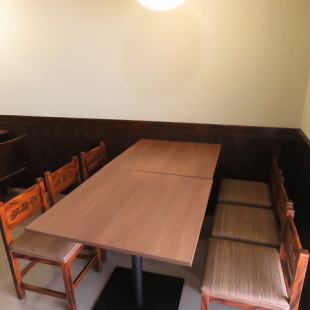 広々とした空間で、飛騨牛の旨味を最大限に引き出した料理と、50種類以上のウイスキーを心ゆくまでお楽しみください。グループでのご利用に最適です。