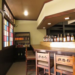 臨場感あふれる落ち着いた空間で、お一人様でも気兼ねなく上質な飛騨牛と美酒をご堪能いただけます。デート利用にも最適で、特別なひとときを演出します。