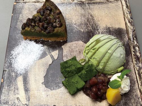 抹茶と小豆のタルト アイス添え